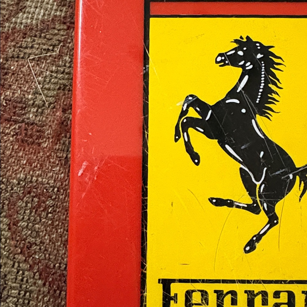 Ferrari Red and Yellow Emblem Keyring - Picture 4 of 5